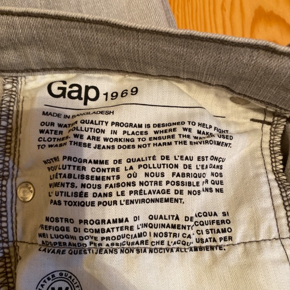 GAP Girlfriend Distressed Jeans - Picture 11 of 15